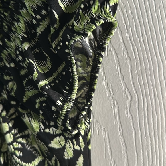 Carol Rose Floral Smocked Collar Top - Picture 4 of 6